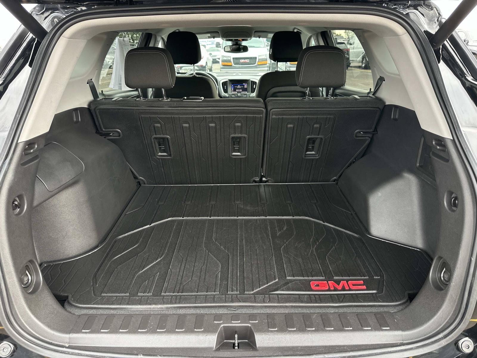 Certified 2024 GMC Terrain SLE w/ Driver Convenience Package AWD/4WD image 9