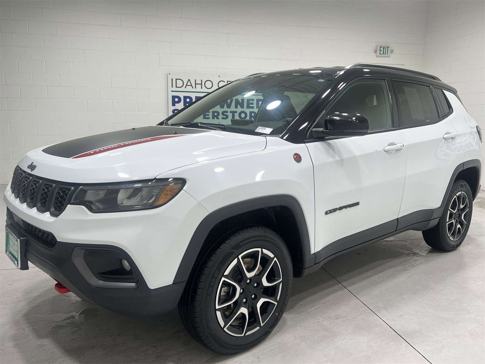 Used 2024 Jeep Compass Trailhawk image 4