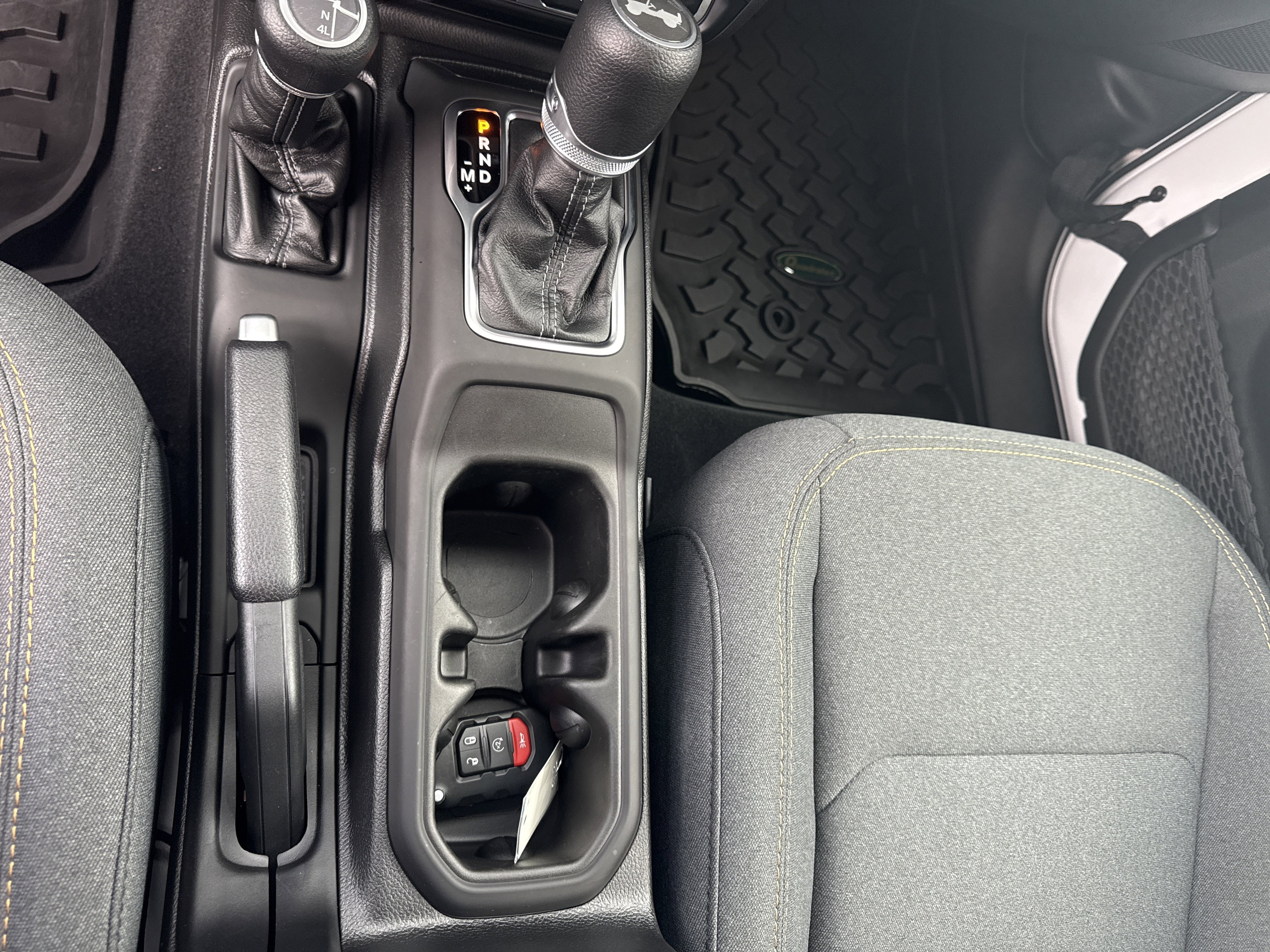 Used 2025 Jeep Wrangler Unlimited Sahara AWD/4WD image 24