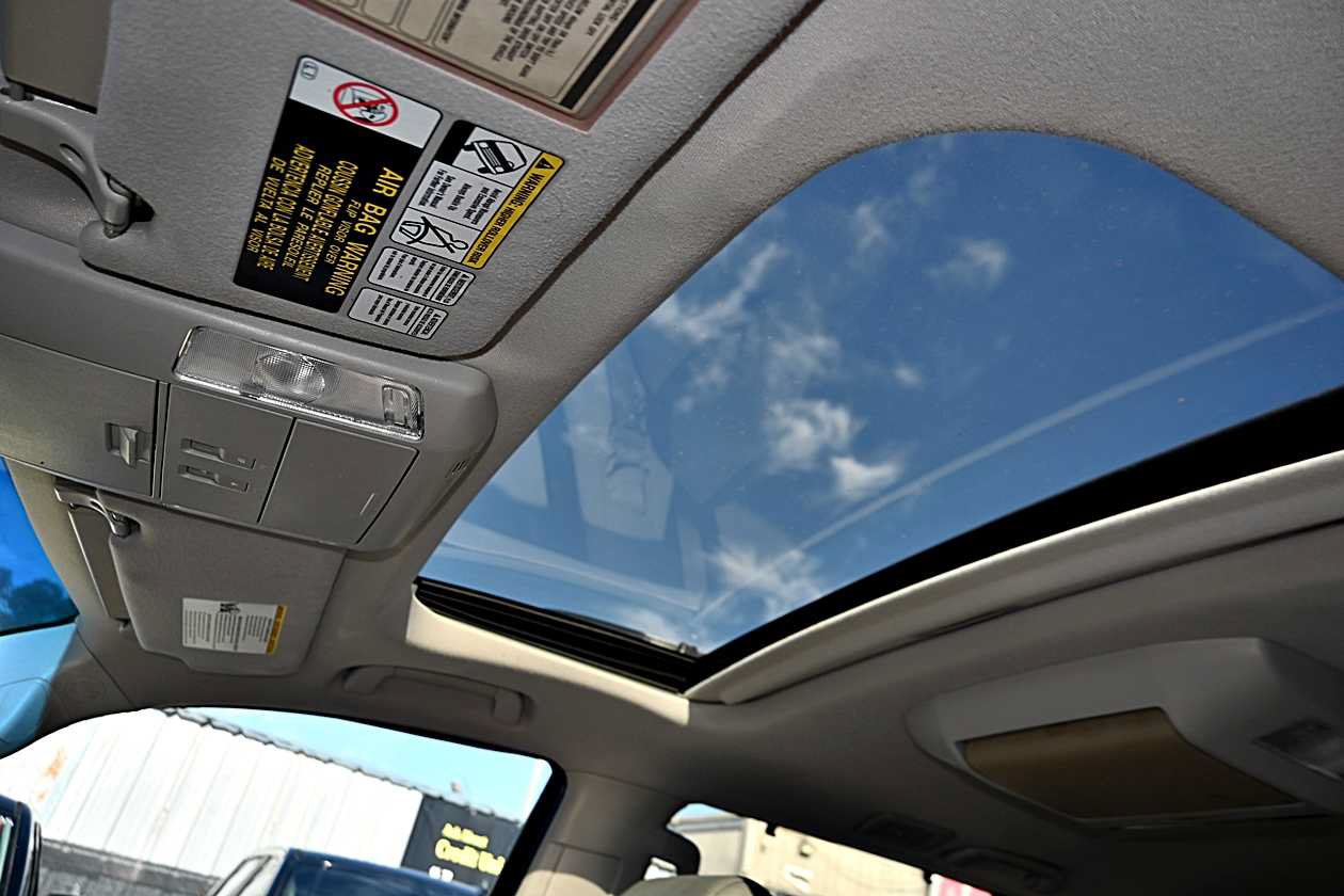 Used 2013 Toyota Sequoia Platinum AWD/4WD image 37