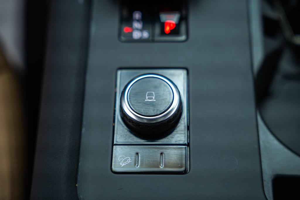 Used 2024 Land Rover Discovery Metropolitan Edition AWD/4WD image 27
