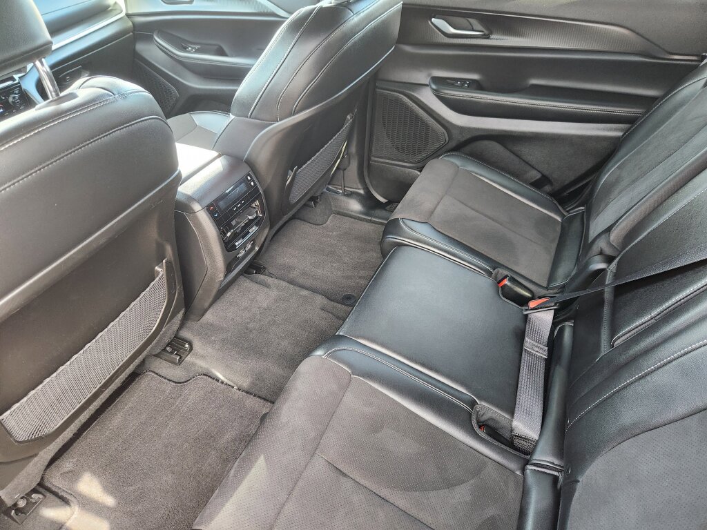 Used 2024 Jeep Grand Cherokee L Laredo image 9