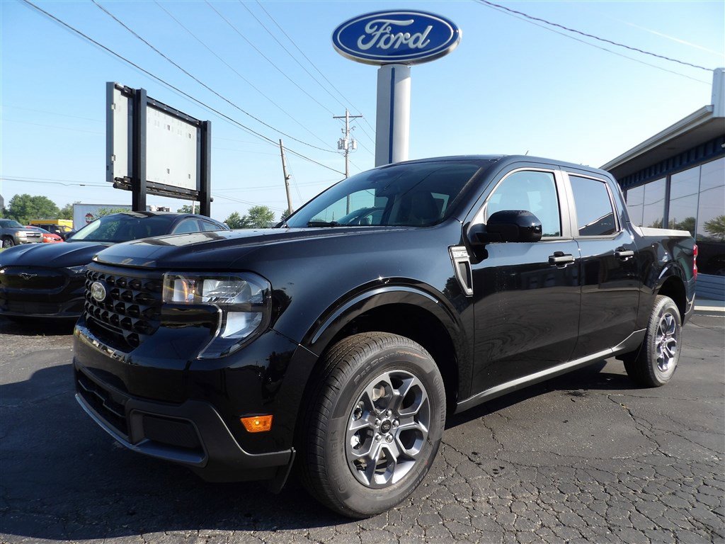 New 2025 Ford Maverick XLT w/ XLT Luxury Package image 2