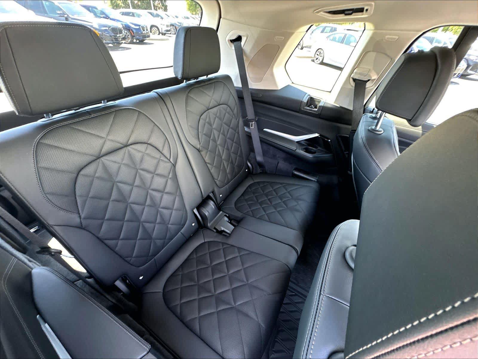 Used 2025 BMW X7 xDrive40i w/ Premium Package AWD/4WD image 28