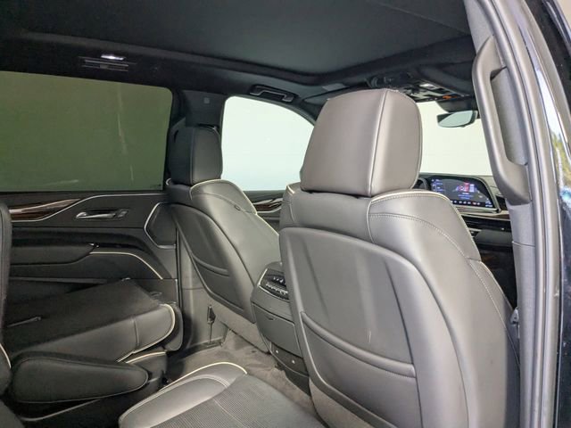 Used 2023 Cadillac Escalade ESV Premium Luxury AWD/4WD image 30