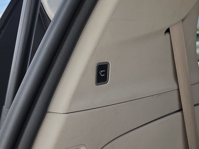 Used 2022 Chrysler Voyager LX FWD image 7