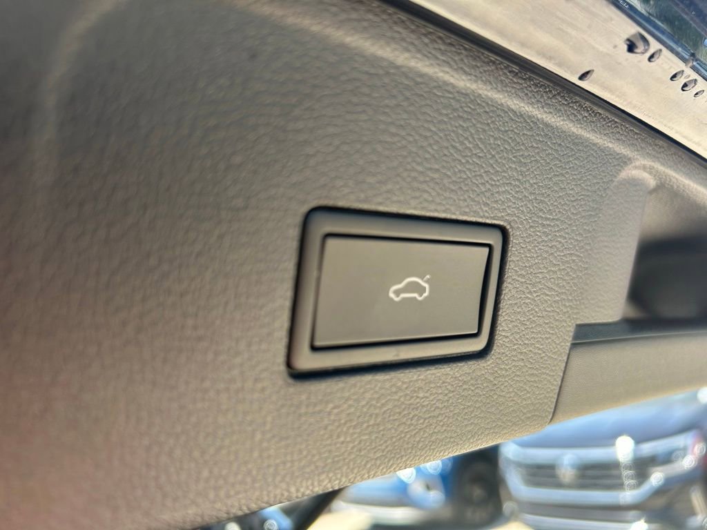 Used 2025 Volkswagen Atlas SE w/ Panoramic Sunroof Package image 38