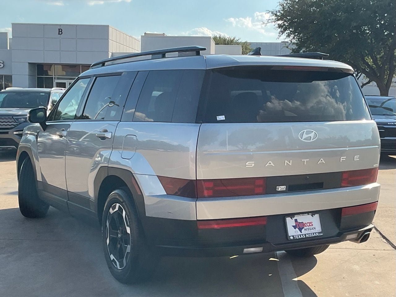Used 2025 Hyundai Santa Fe SEL AWD/4WD image 6