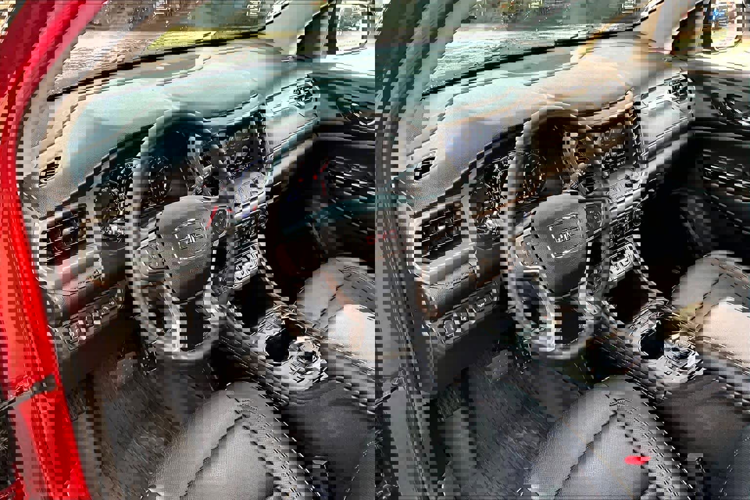 Used 2023 GMC Acadia AT4 w/ Technology Package image 18