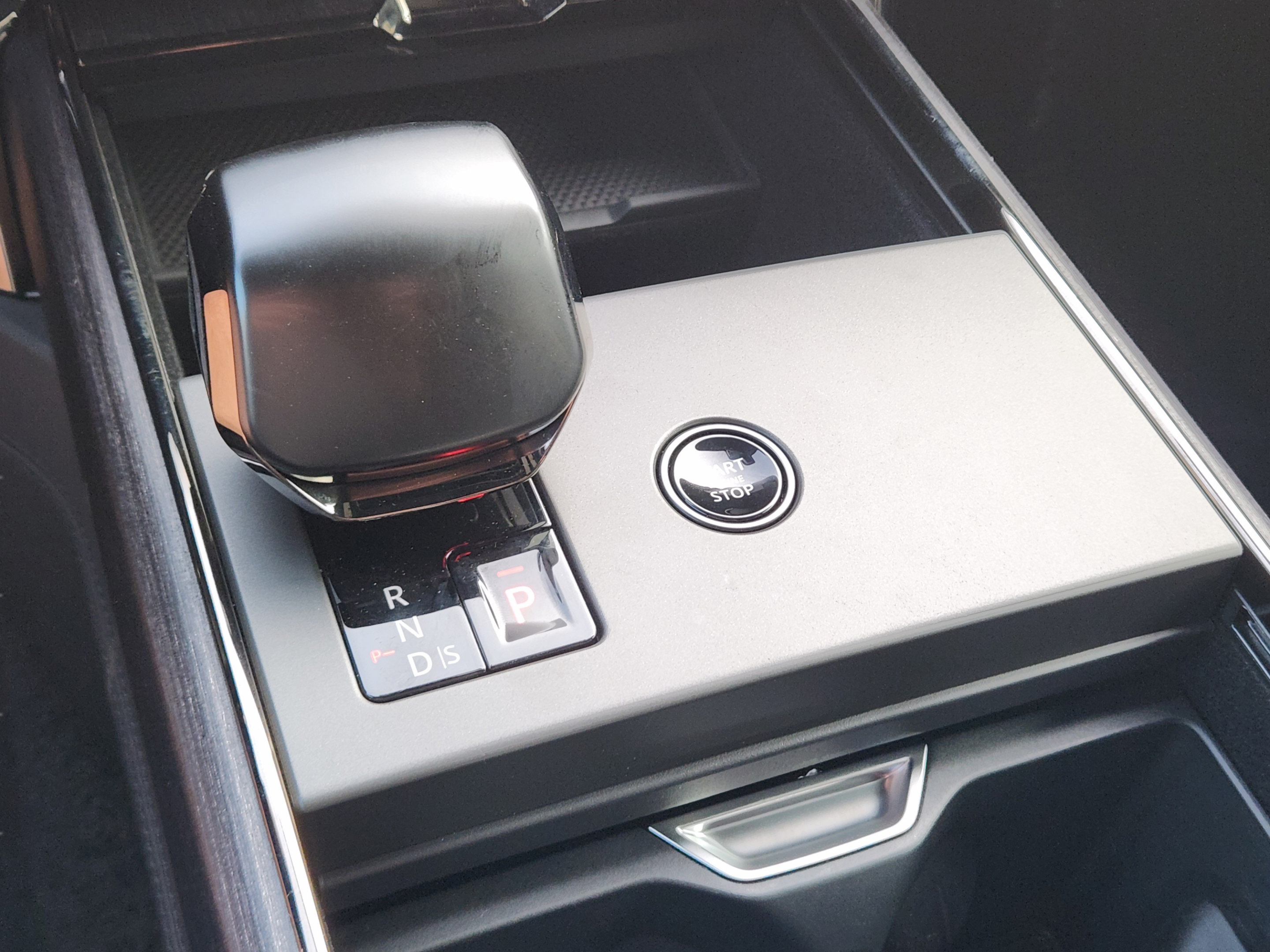 New 2026 Land Rover Range Rover SV AWD/4WD image 14