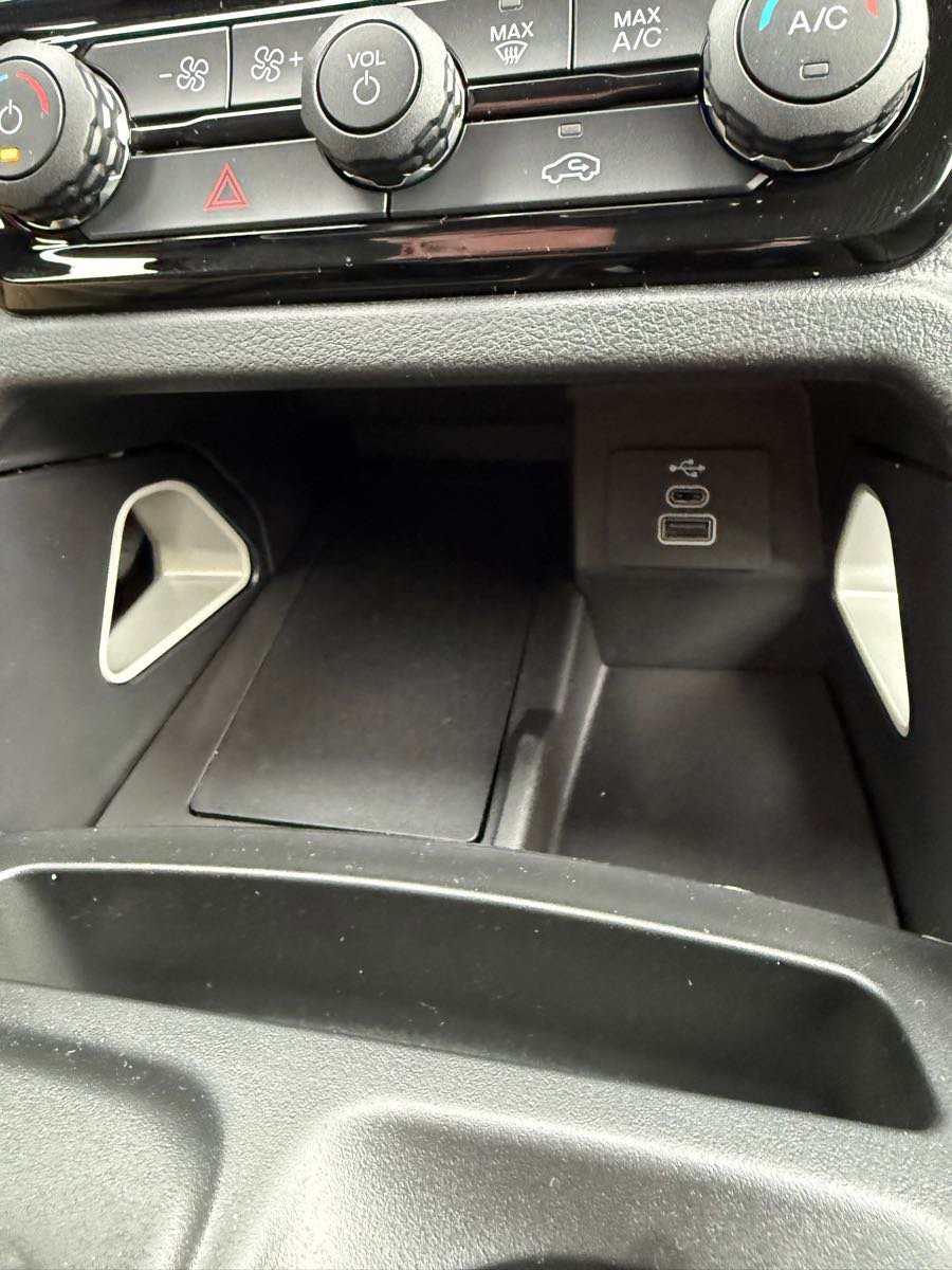 New 2025 Ford Ranger Lariat w/ Chrome Accent Package image 29