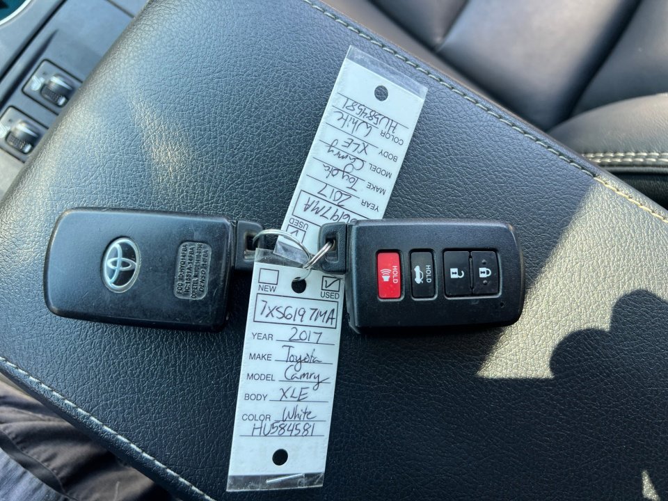 Used 2017 Toyota Camry XLE FWD image 35