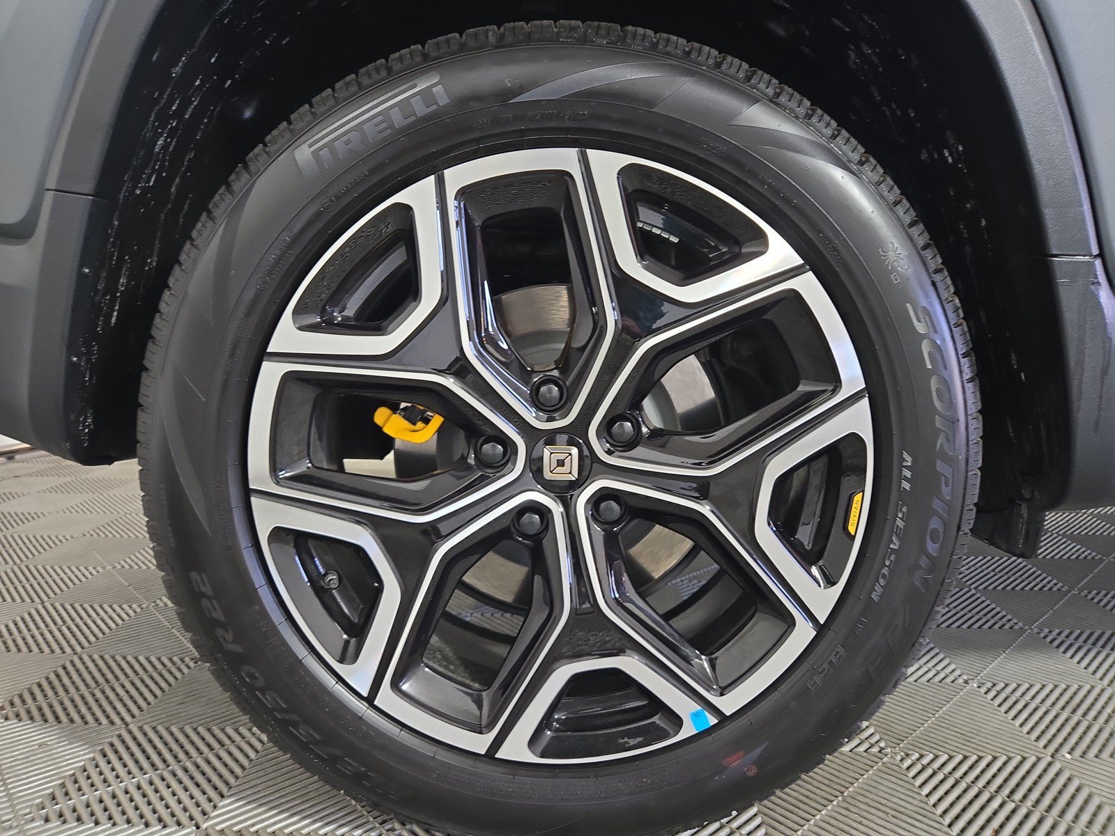 Used 2024 Rivian R1T Adventure AWD/4WD image 12