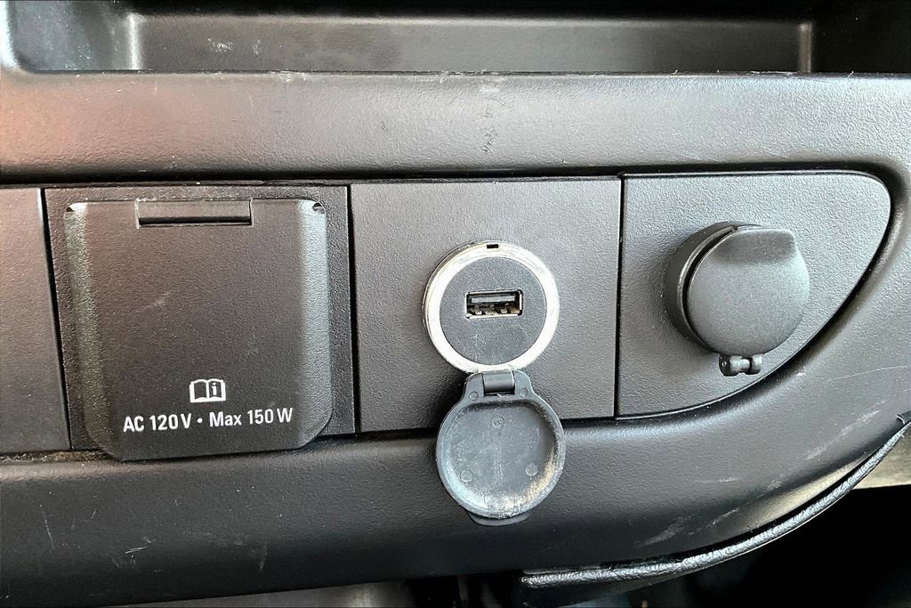 Used 2017 Chevrolet Express 2500 RWD image 18