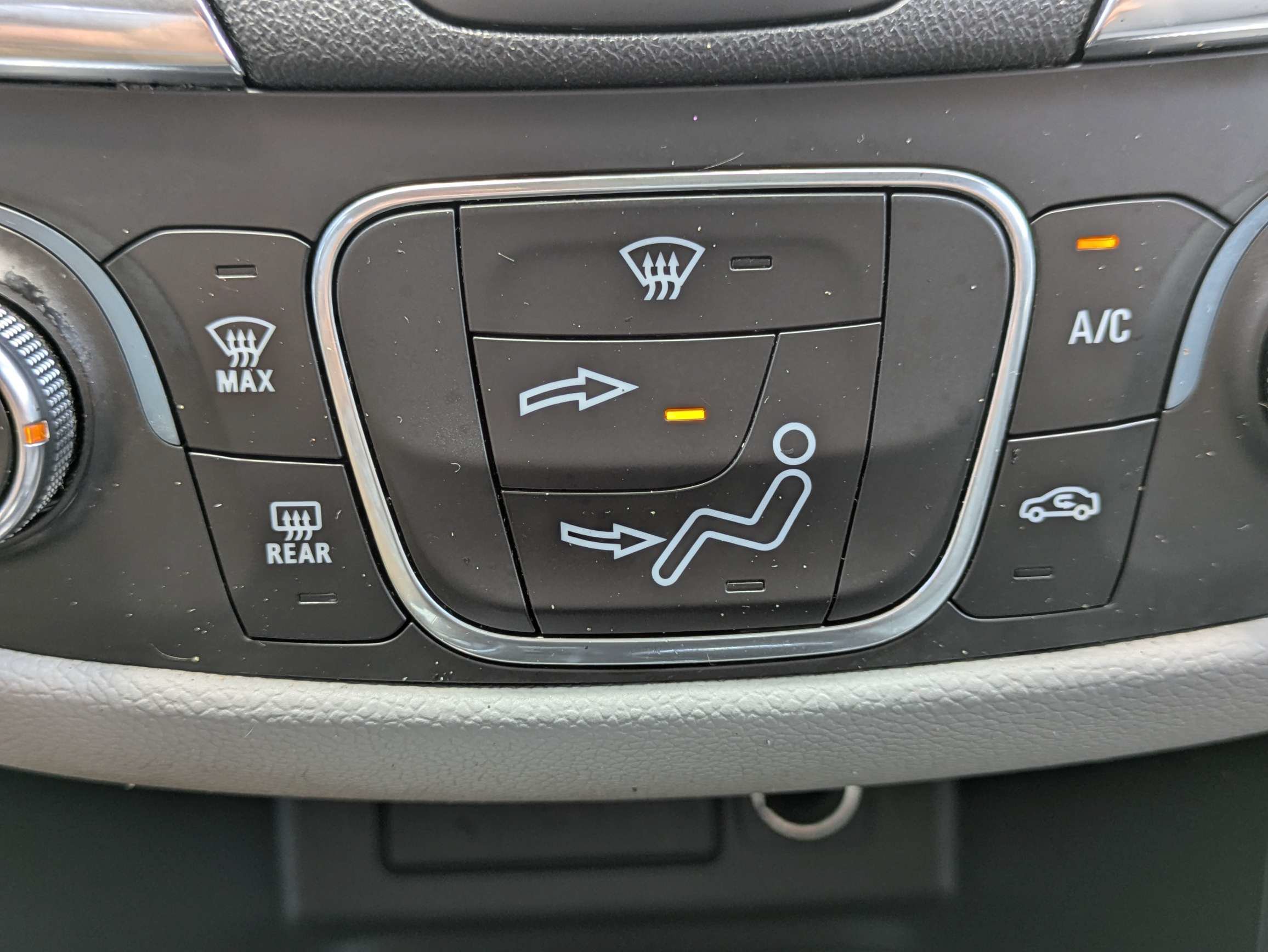 Used 2020 Chevrolet Equinox LS FWD image 25
