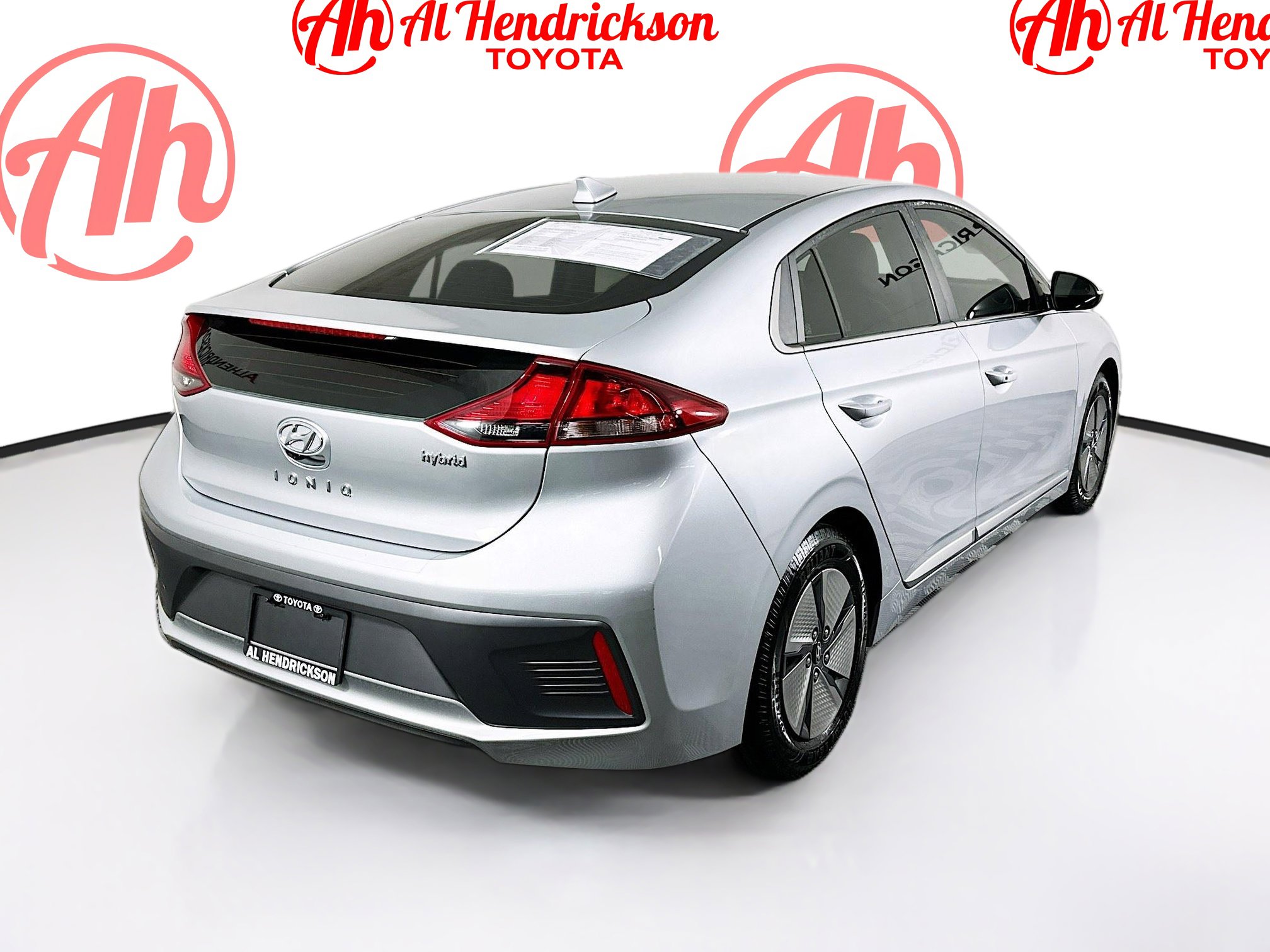 Used 2022 Hyundai Ioniq SE image 3