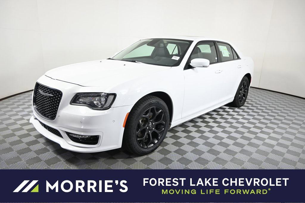 Used 2023 Chrysler 300 Touring L w/ Popular Equipment Group image 1