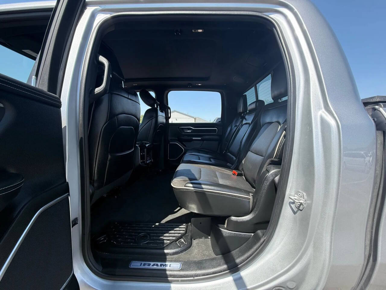 Used 2020 RAM 1500 Laramie AWD/4WD image 16