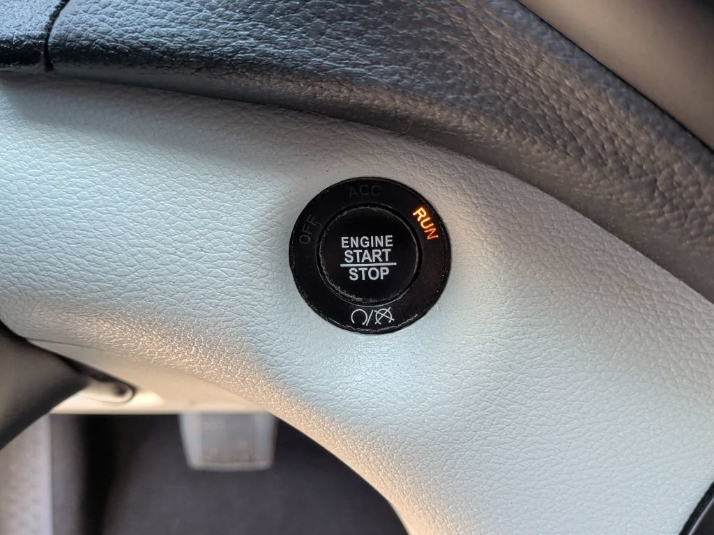 Used 2020 Jeep Cherokee Latitude Plus FWD image 23