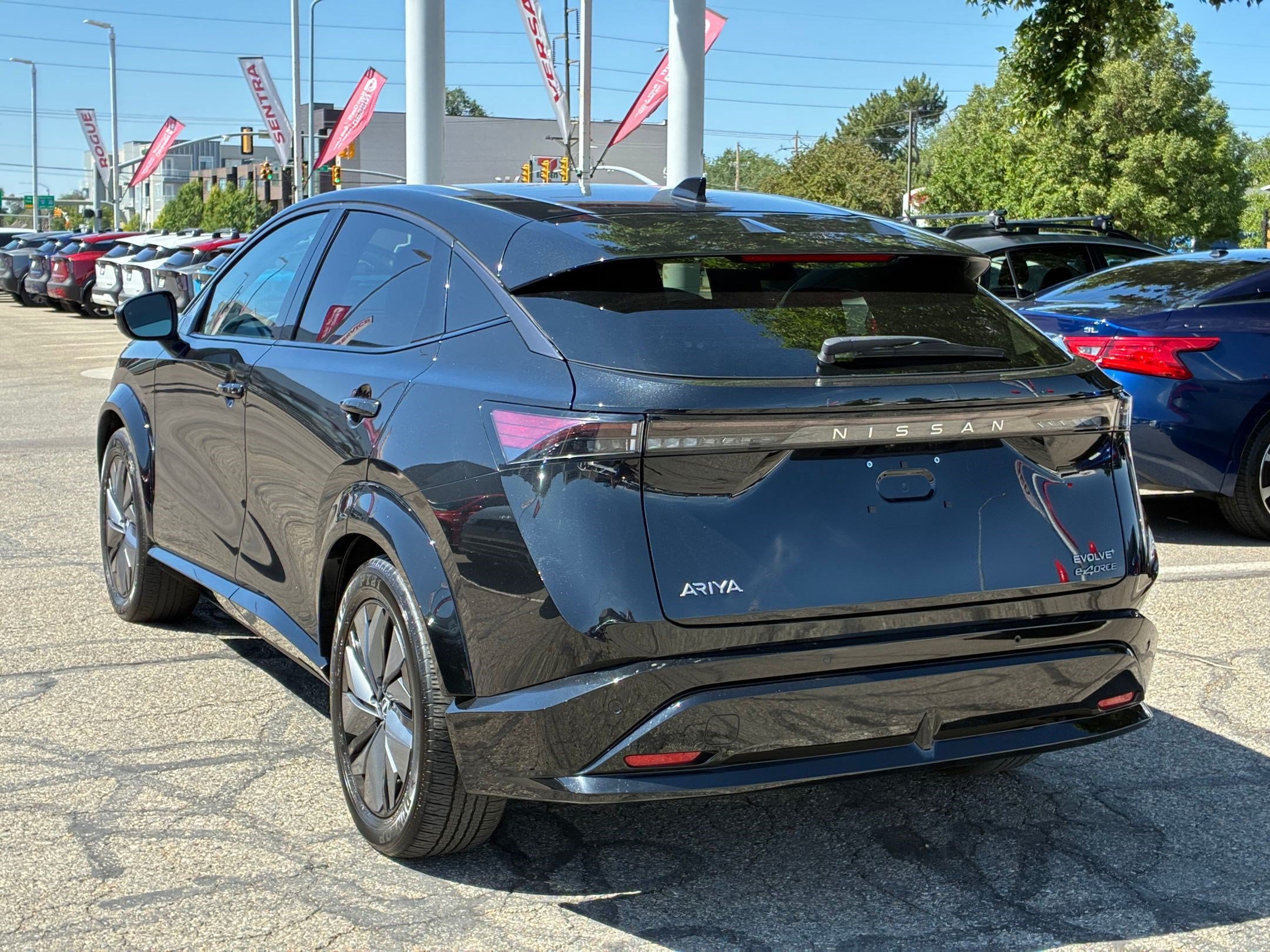 Used 2025 Nissan Ariya AWD image 8