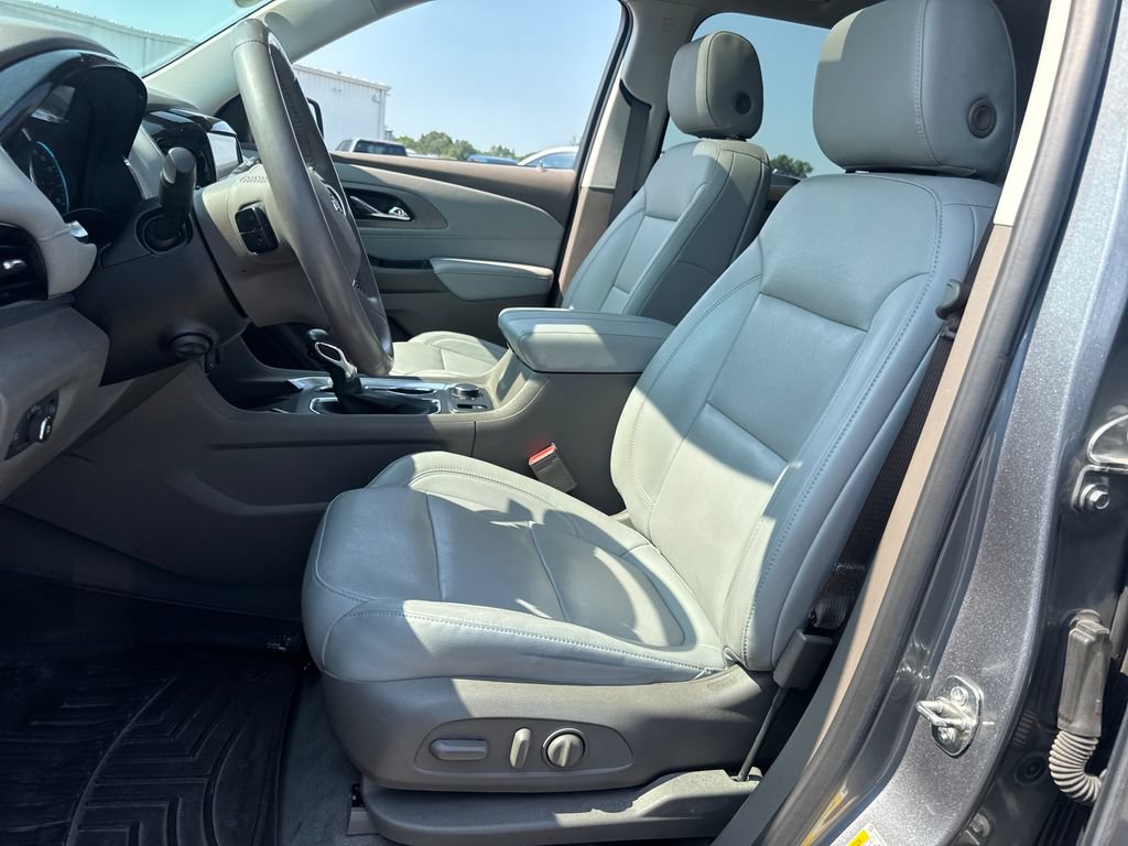 Used 2021 Chevrolet Traverse Premier FWD image 18