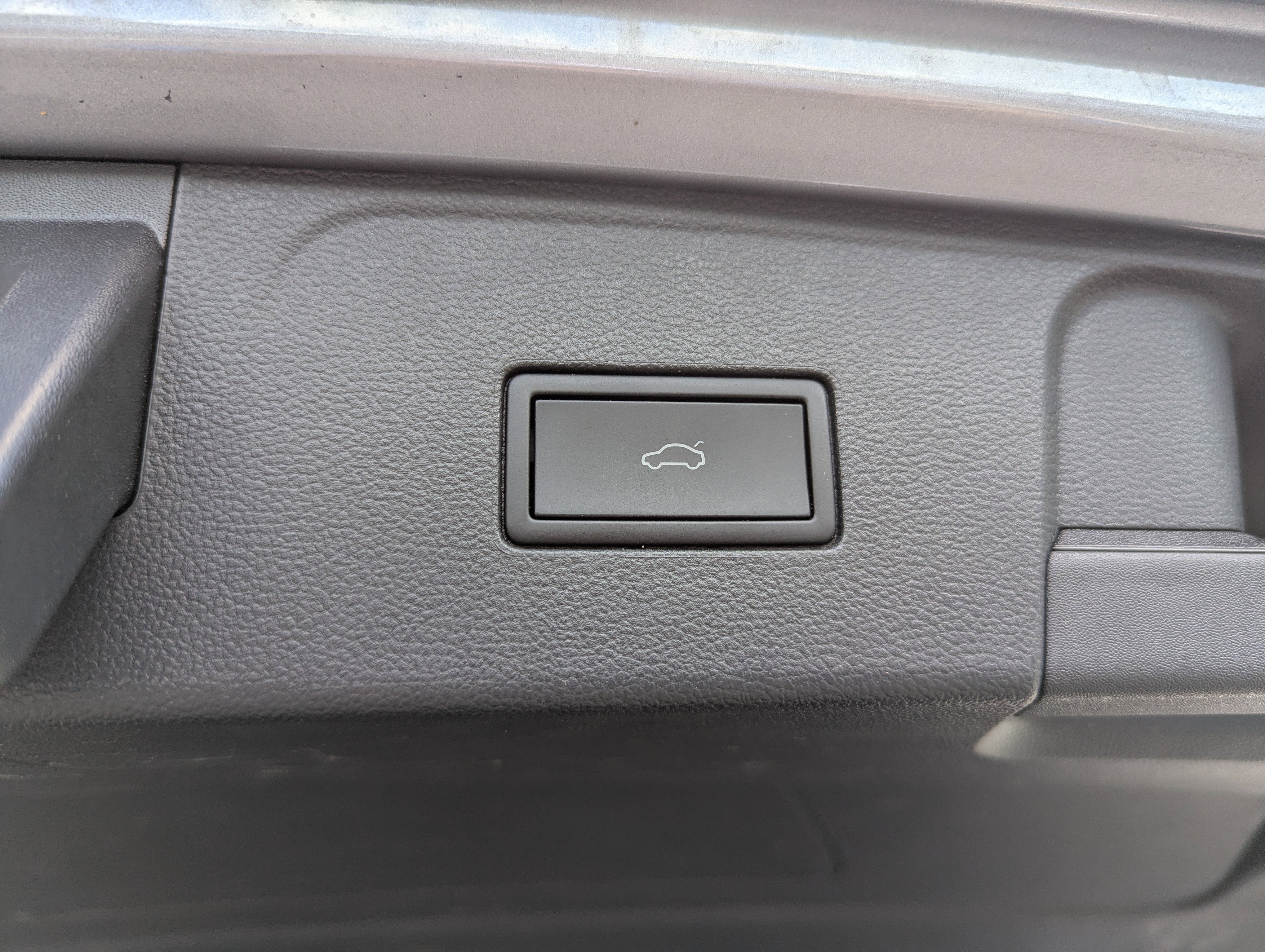 Used 2025 Volkswagen Atlas SE image 11