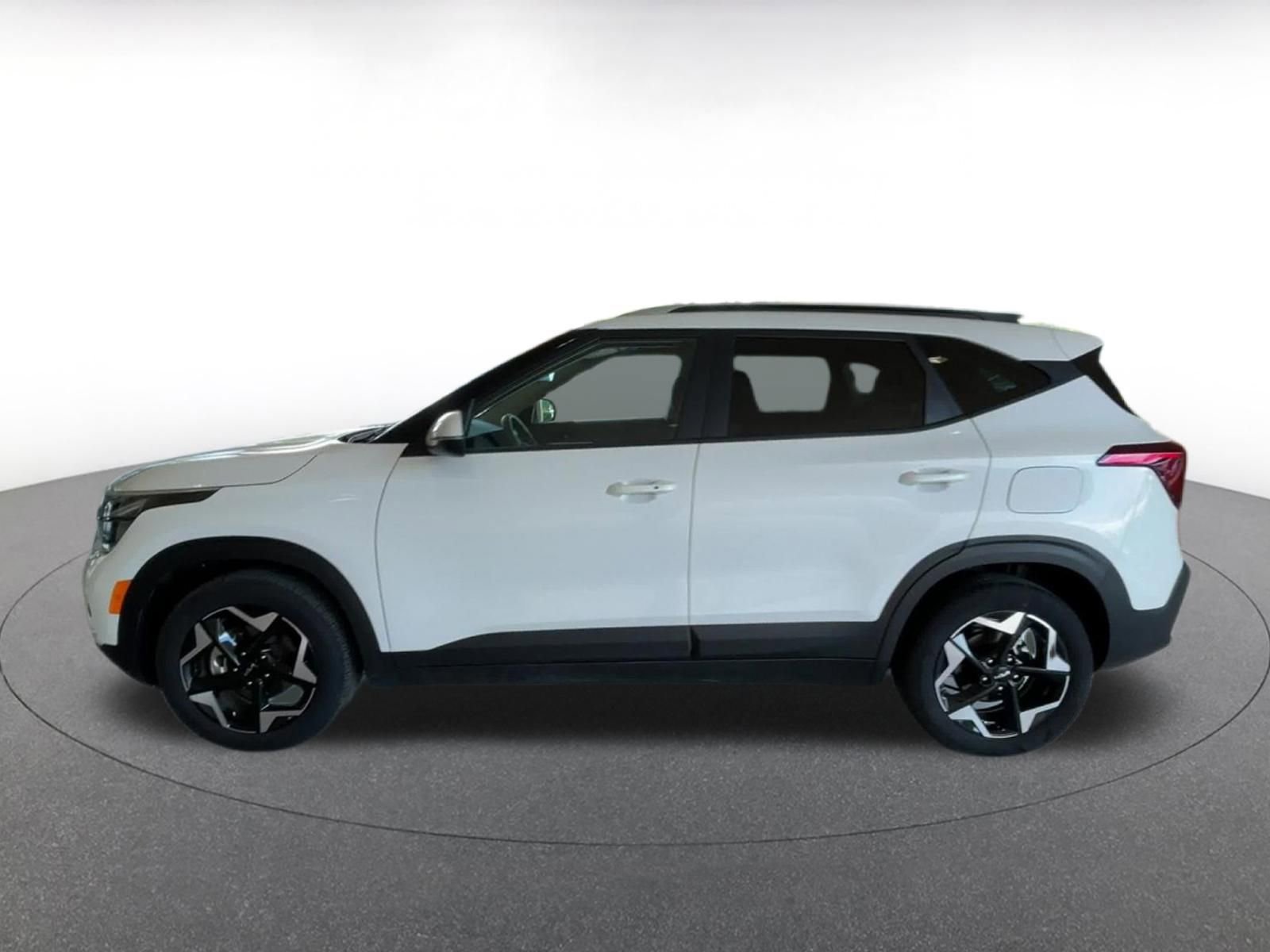 Used 2025 Kia Seltos S FWD image 9