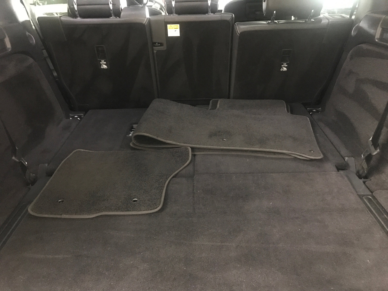 Used 2022 Land Rover Discovery S R-Dynamic image 28