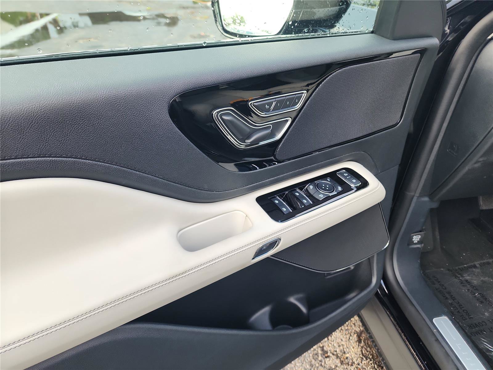 New 2026 Lincoln Aviator 2WD image 12