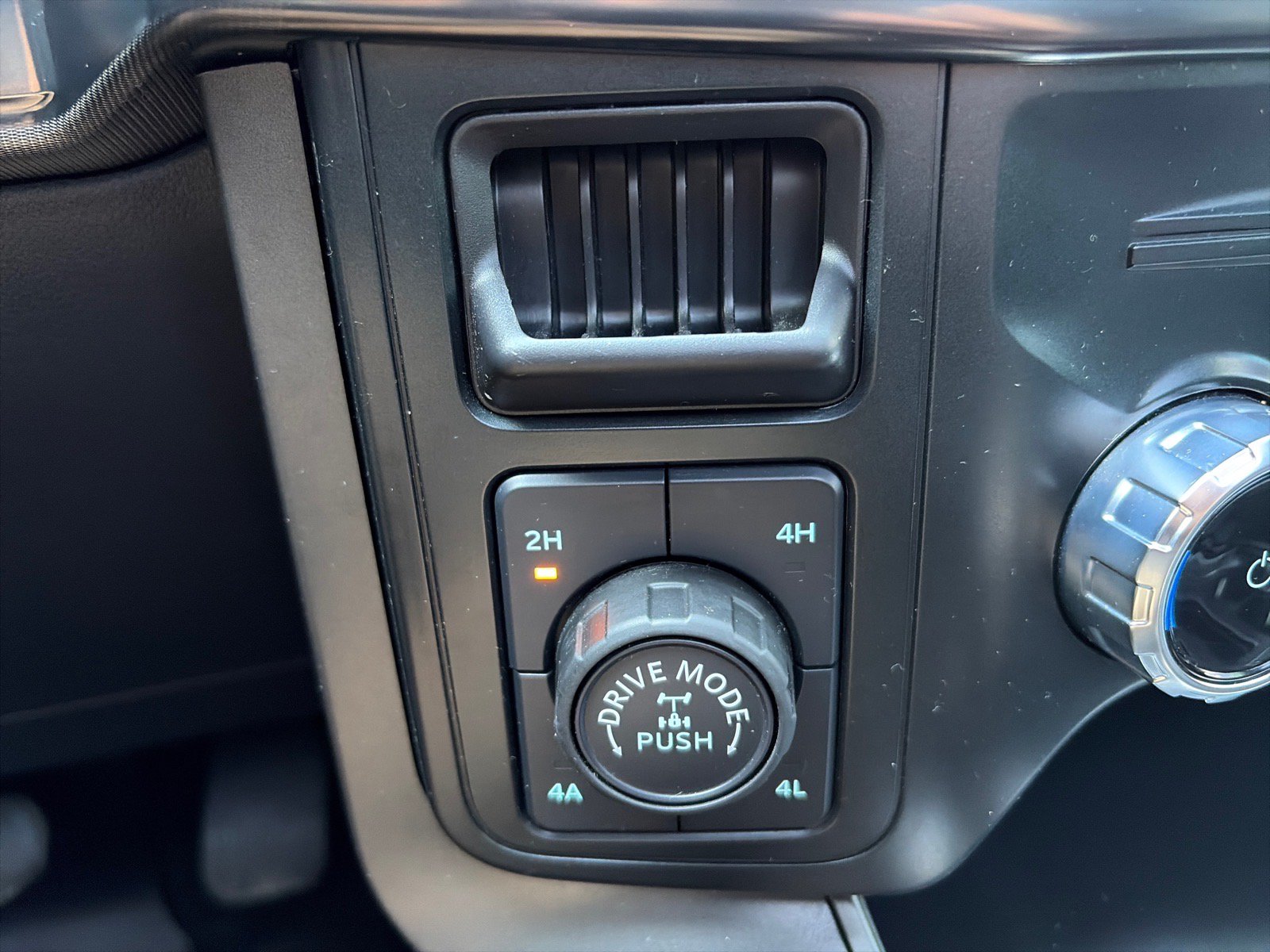 Used 2025 Ford F150 Lariat w/ Equipment Group 502A High AWD/4WD image 23