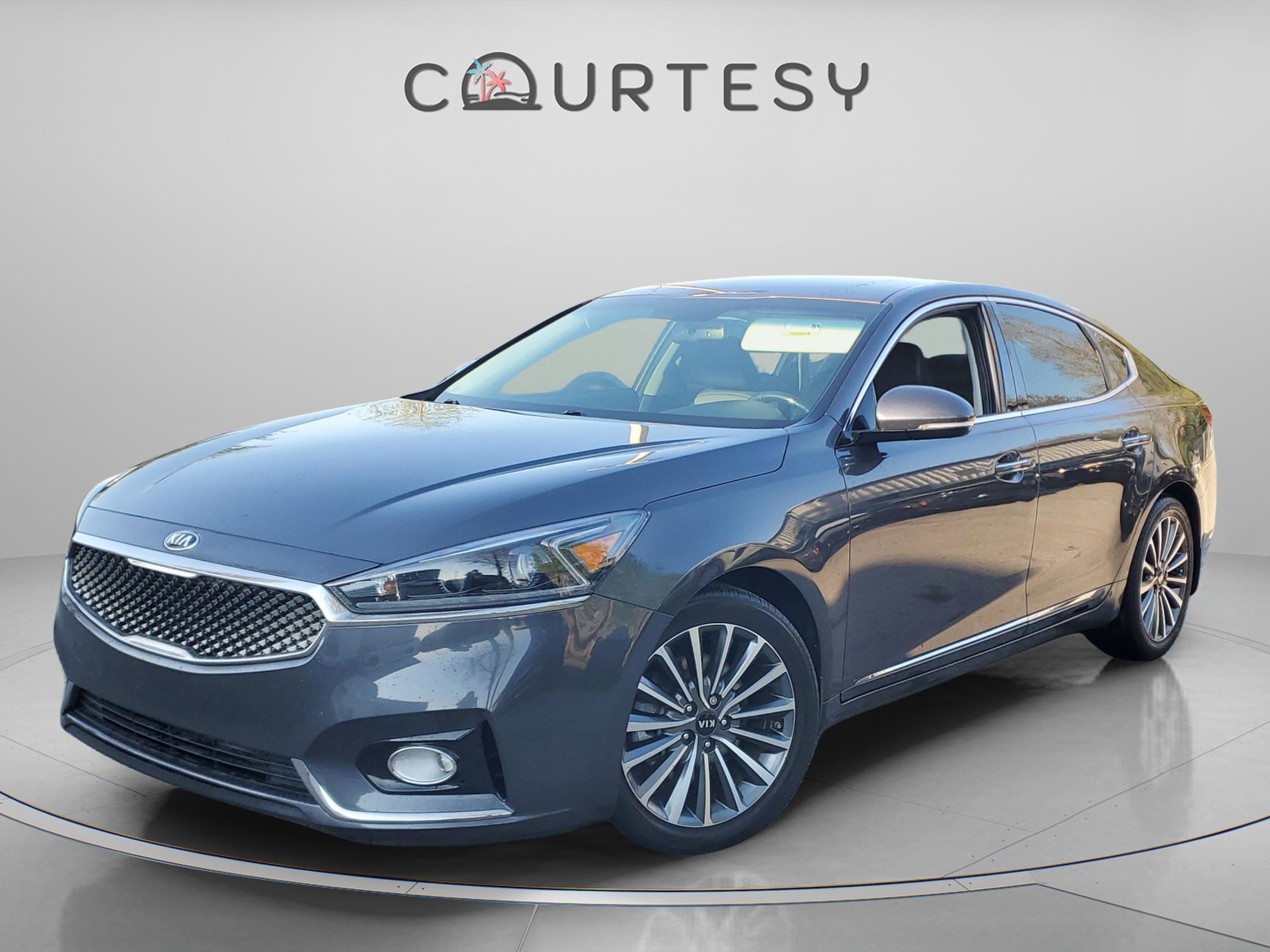 Certified 2018 Kia Cadenza Premium image 1