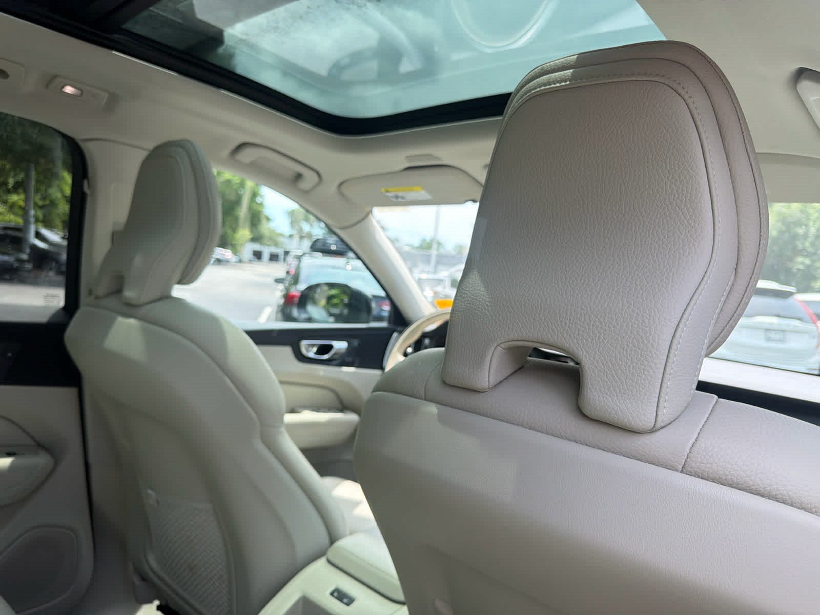 Used 2024 Volvo XC60 B5 Plus w/ Protection Package Premier AWD/4WD image 22