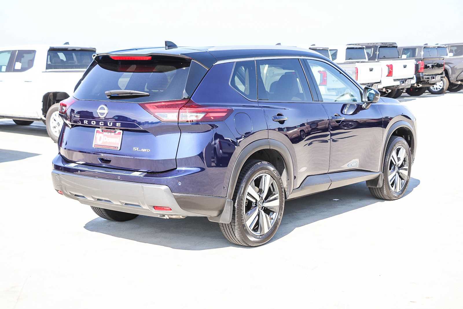 Used 2025 Nissan Rogue SL AWD/4WD image 6