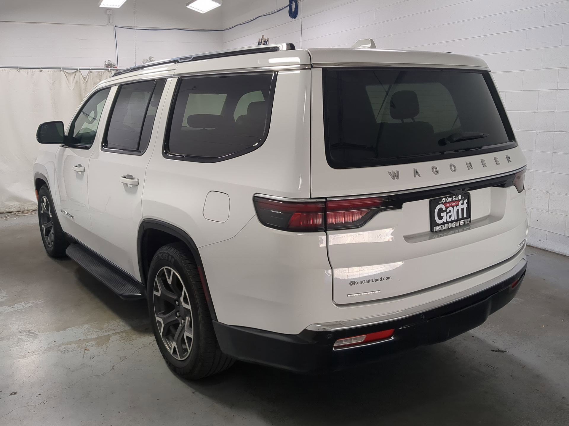 Used 2023 Jeep Wagoneer Series III w/ Preferred Equipment Group image 8