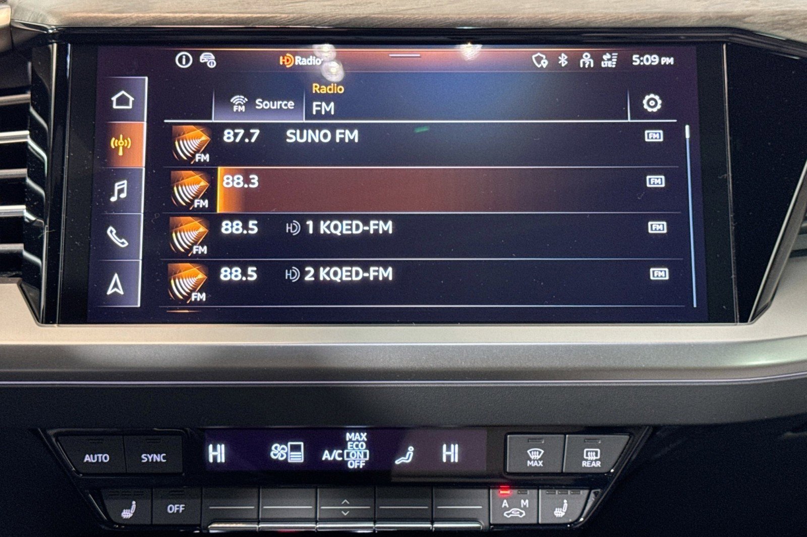 Used 2025 Audi Q4 e-tron Premium image 14