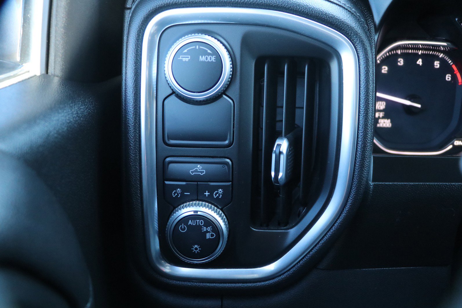 Used 2020 GMC Sierra 1500 SLE w/ SLE Value Package image 11