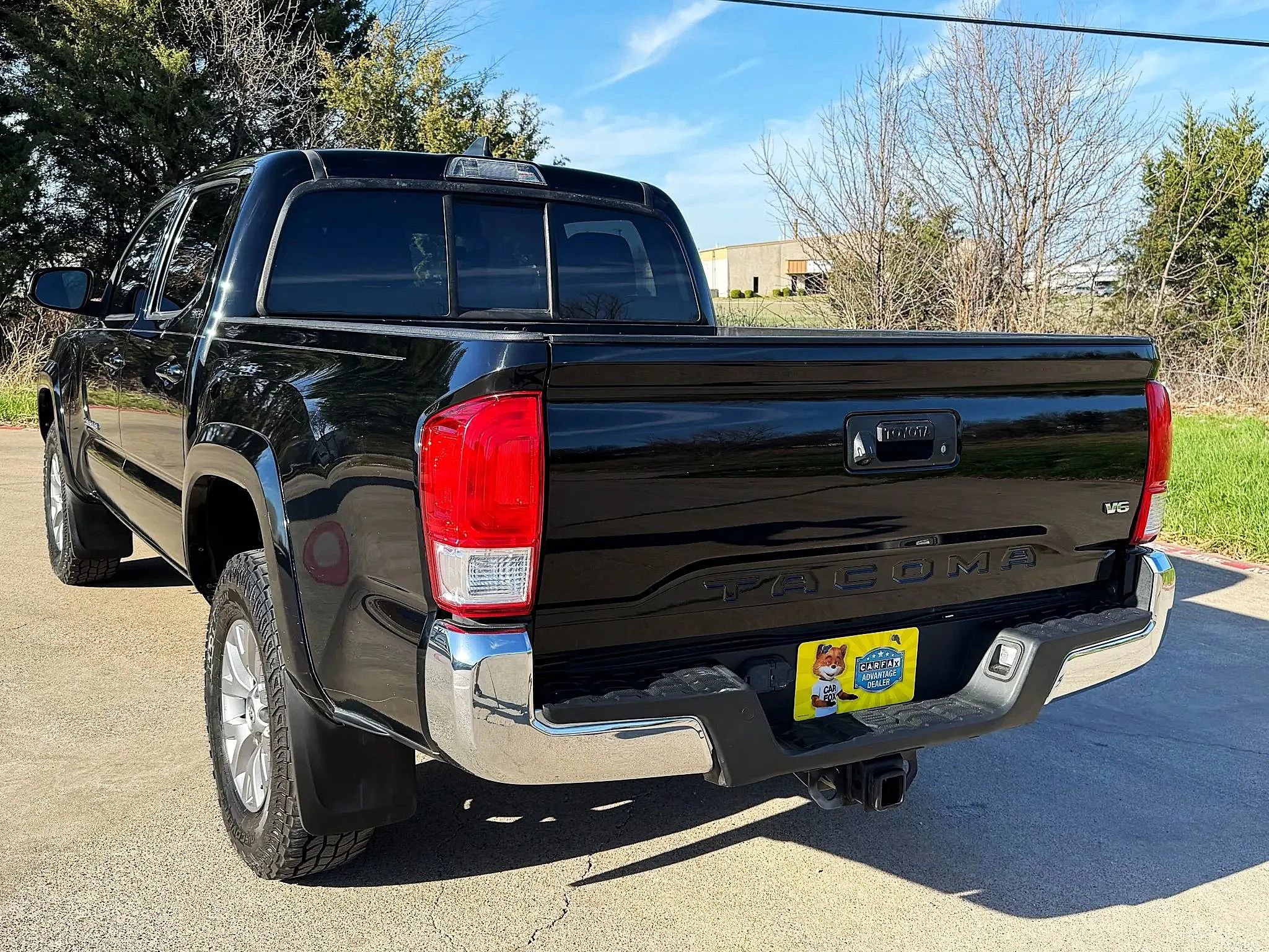 Used 2017 Toyota Tacoma SR5 w/ Tow Package image 5