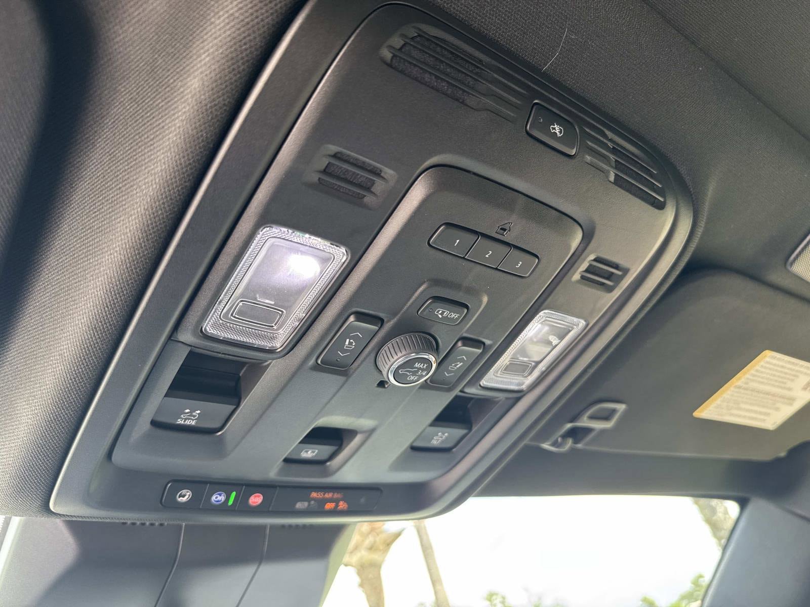 Used 2024 Cadillac Escalade Sport AWD/4WD image 31