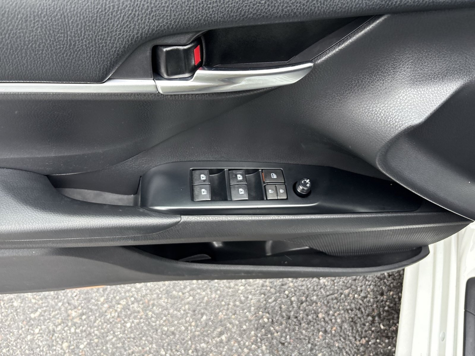 Used 2019 Toyota Camry LE w/ Convenience Package FWD image 15