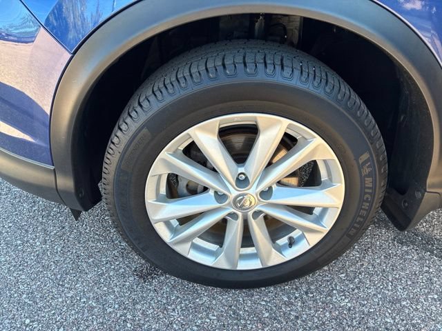 Used 2018 Nissan Rogue Sport SV w/ SV Technology Package AWD/4WD image 12