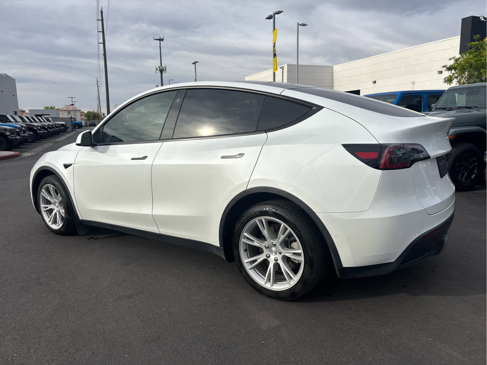 Used 2021 Tesla Model Y Long Range image 7