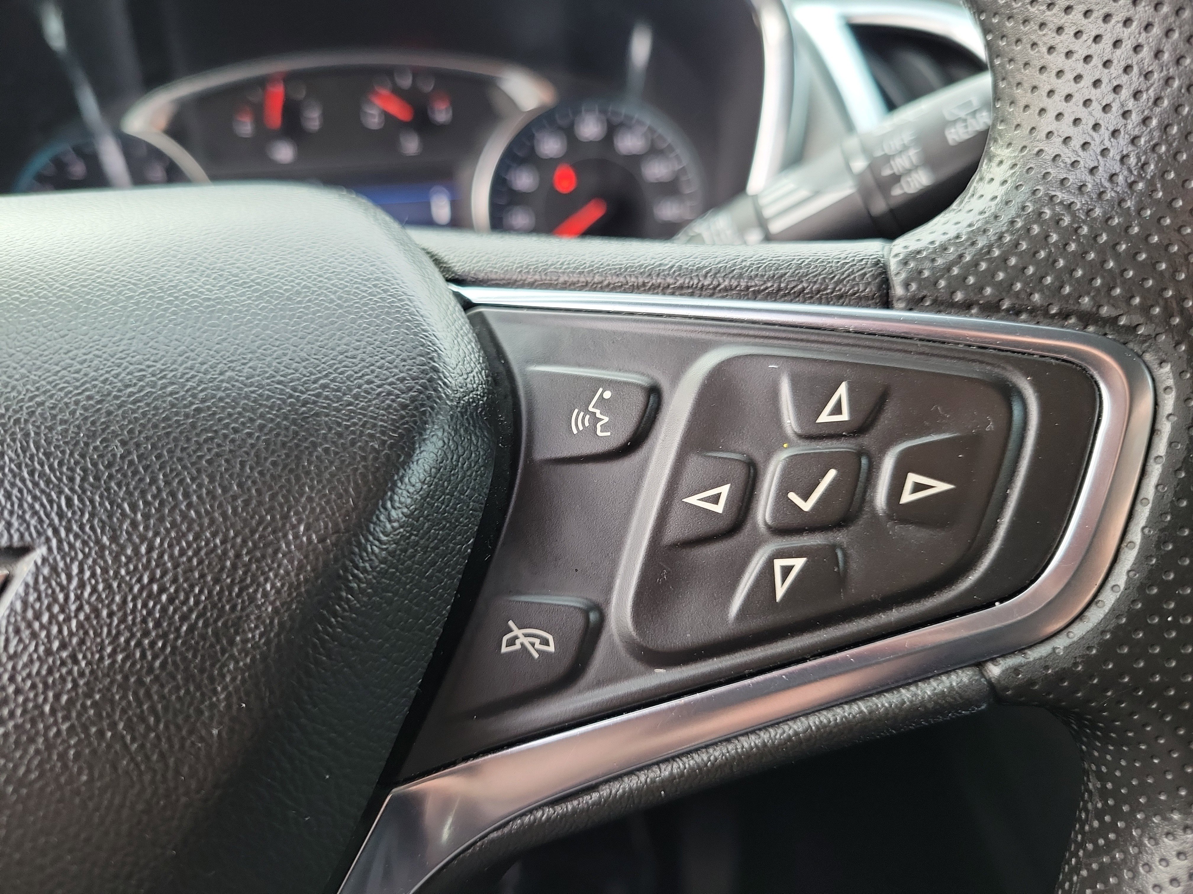 Used 2023 Chevrolet Equinox LS w/ LS Convenience Package image 8