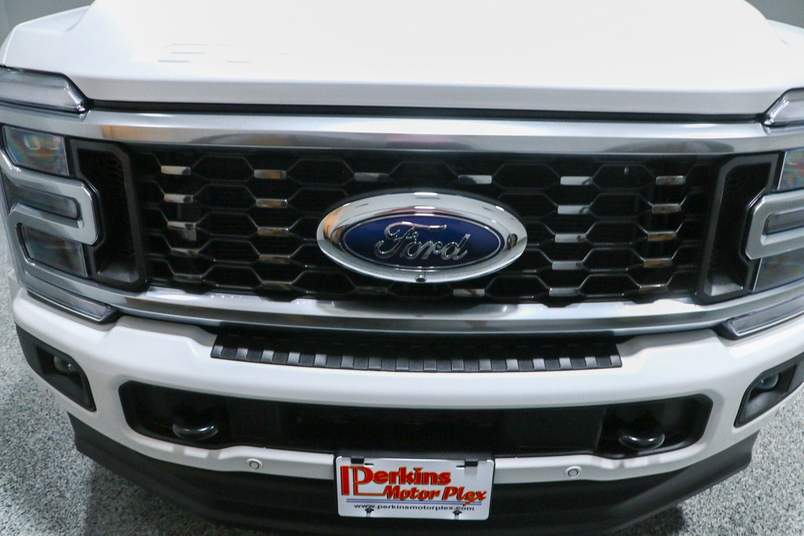 Used 2025 Ford F450 Platinum w/ FX4 Off-Road Package AWD/4WD image 4