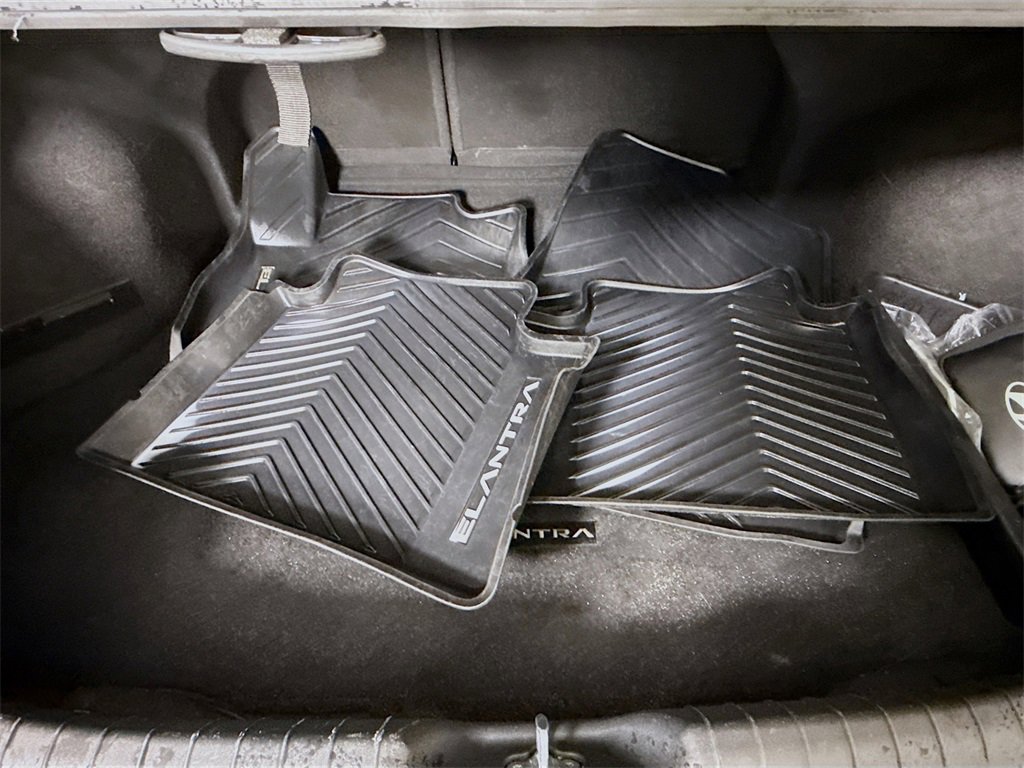 Certified 2022 Hyundai Elantra Limited w/ Cargo Package image 29
