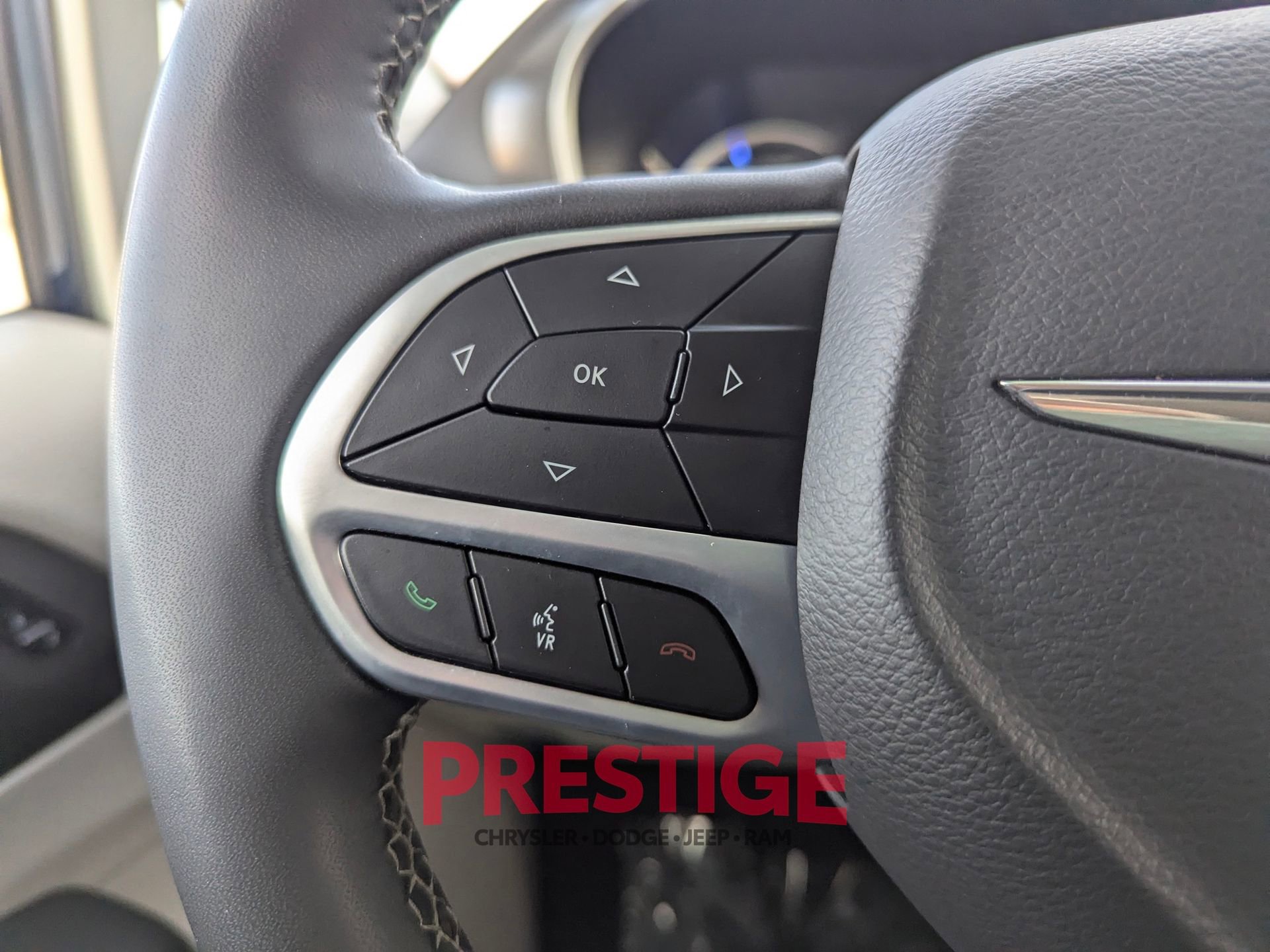 Used 2024 Chrysler Pacifica Select image 17