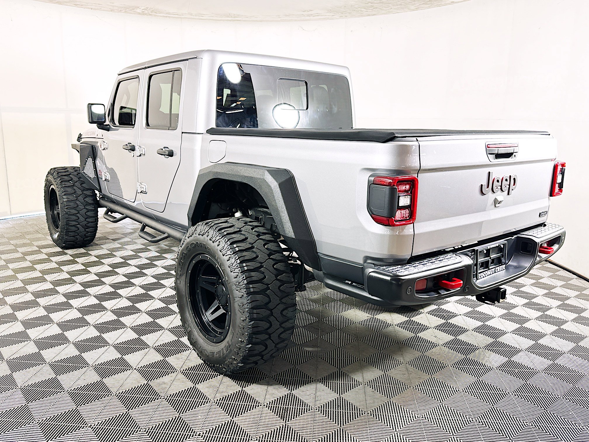 Used 2020 Jeep Gladiator Rubicon AWD/4WD image 5
