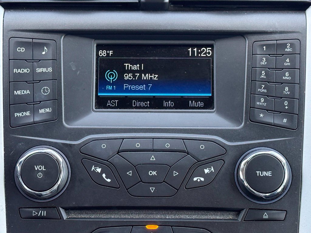 Used 2015 Ford Fusion SE w/ Equipment Group 201A FWD image 11