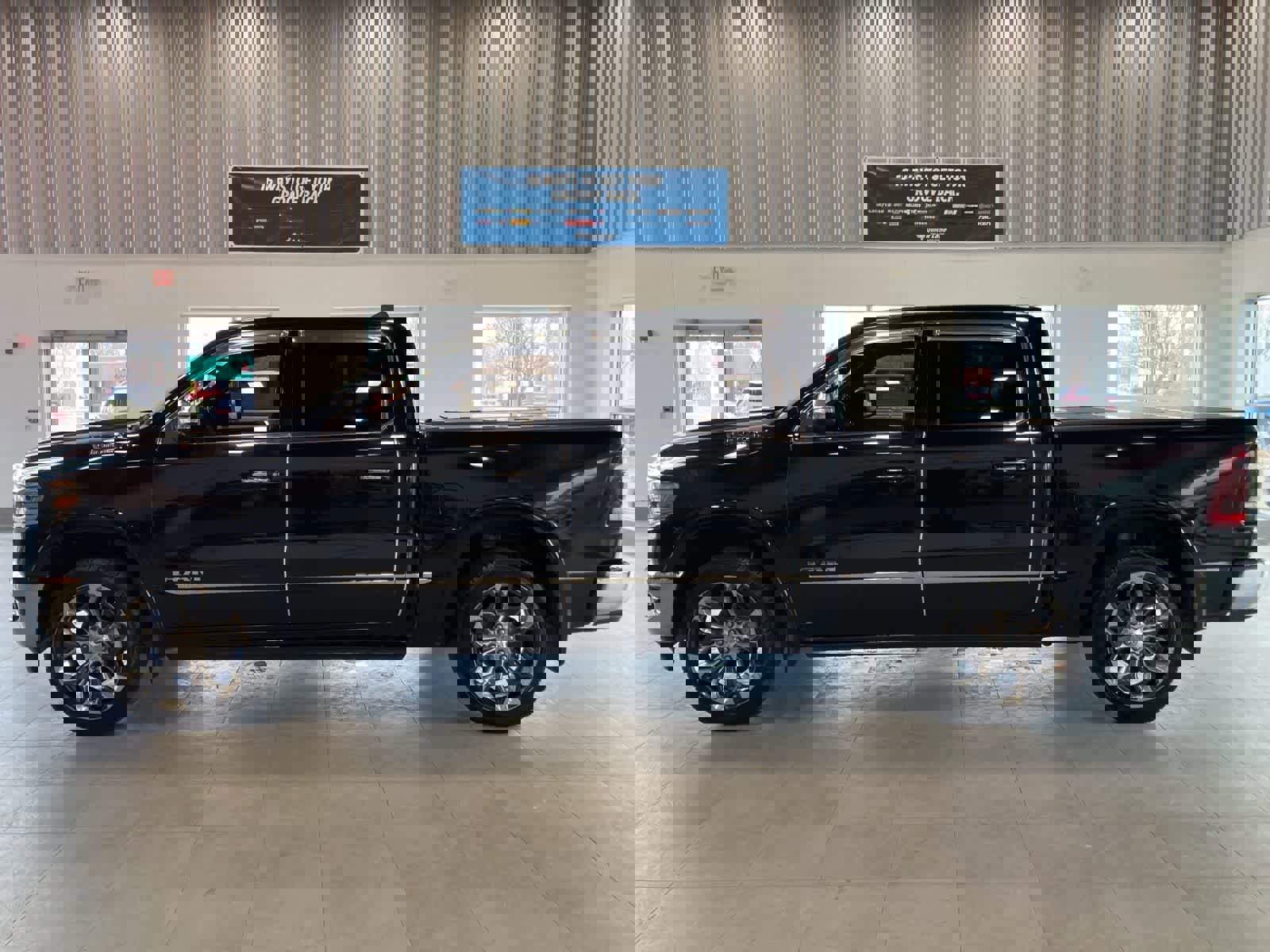 Used 2019 RAM 1500 Limited image 9