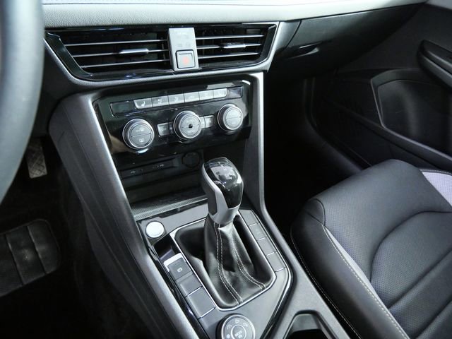 Used 2024 Volkswagen Taos SEL AWD/4WD image 18