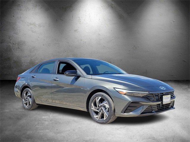 New 2025 Hyundai Elantra SEL image 2